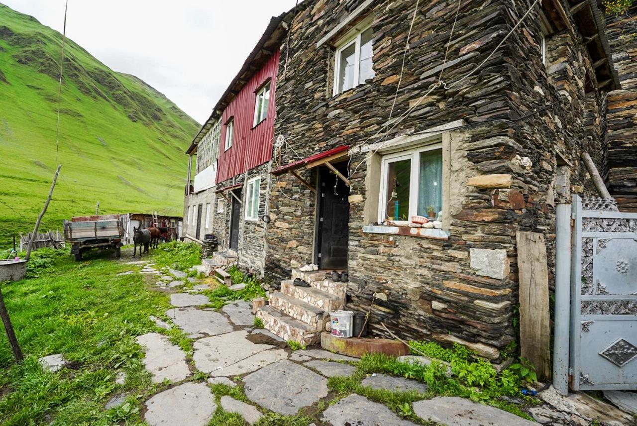 Bori'S Guesthouse Ushguli Exteriör bild